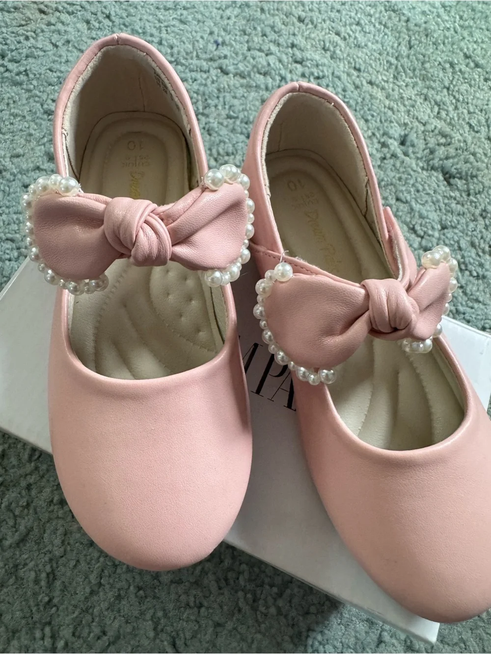 Dream Pairs Girls Pearl Bow Mary Janes in Blush Pink